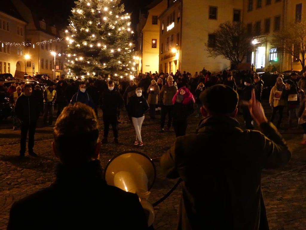 Hans-Thomas Tillschneider kündigte für den folgenden Montag die nächste Demo an. Foto: Robert Briest