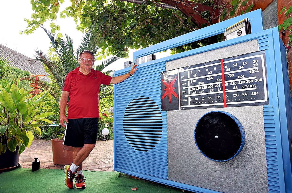 Im Sommer hat Erwin Liedke der MZ sein Riesenradio präsentiert.
