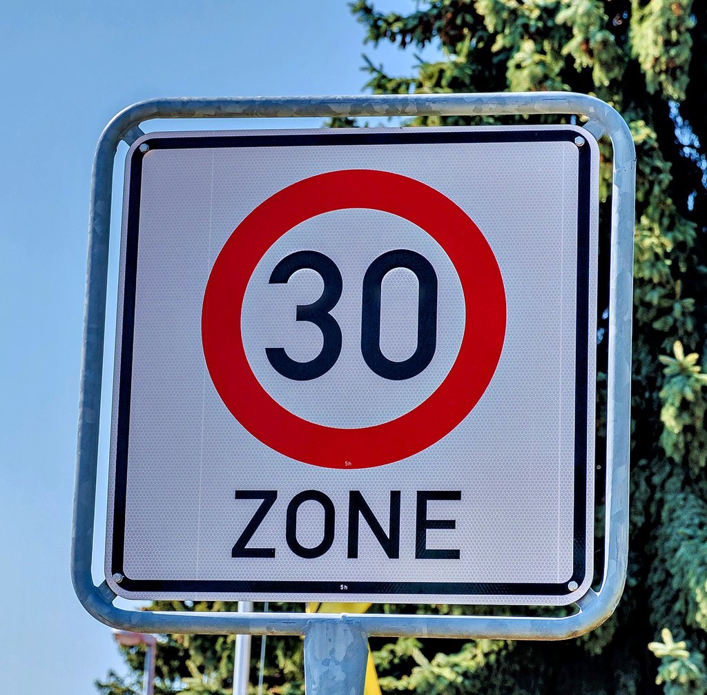 Vielerorts begehrt, nicht aber im Nebraer Wohngebiet: Zone mit Tempo-30-Begrenzung.