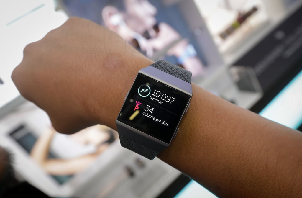 Eine Smartwatch kann ein praktischer Helfer sein - aber auch für Probleme sorgen. (Symbolfoto)