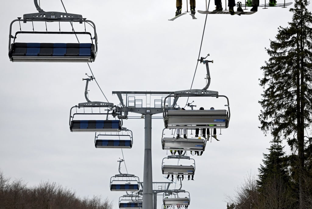 Noch vor dem offiziellen Start in die Wintersportsaison im Sauerland sollen in Winterberg am Wochenende die ersten zwei Lifte laufen.