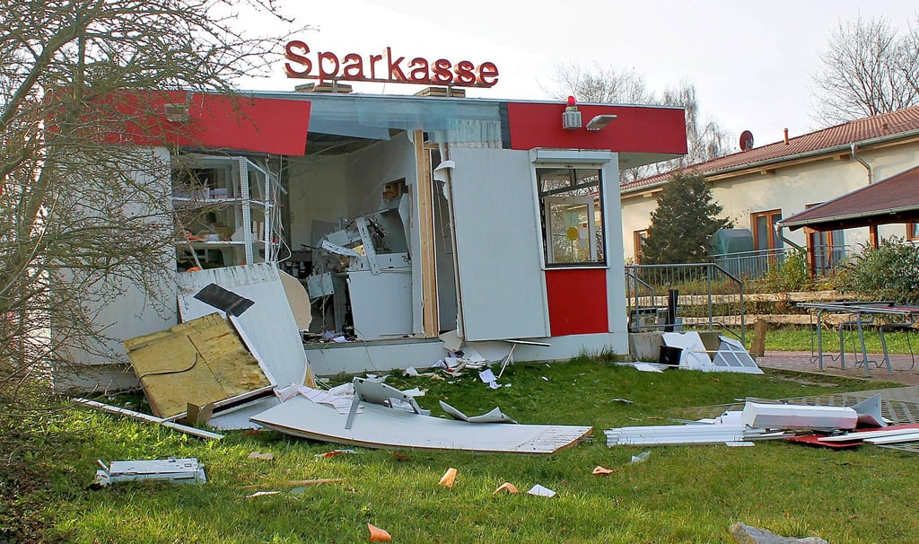Völlig demoliert wurde dieser Teil des Sparkassencontainers in Wasserleben durch die Sprengung des Geldautomaten.