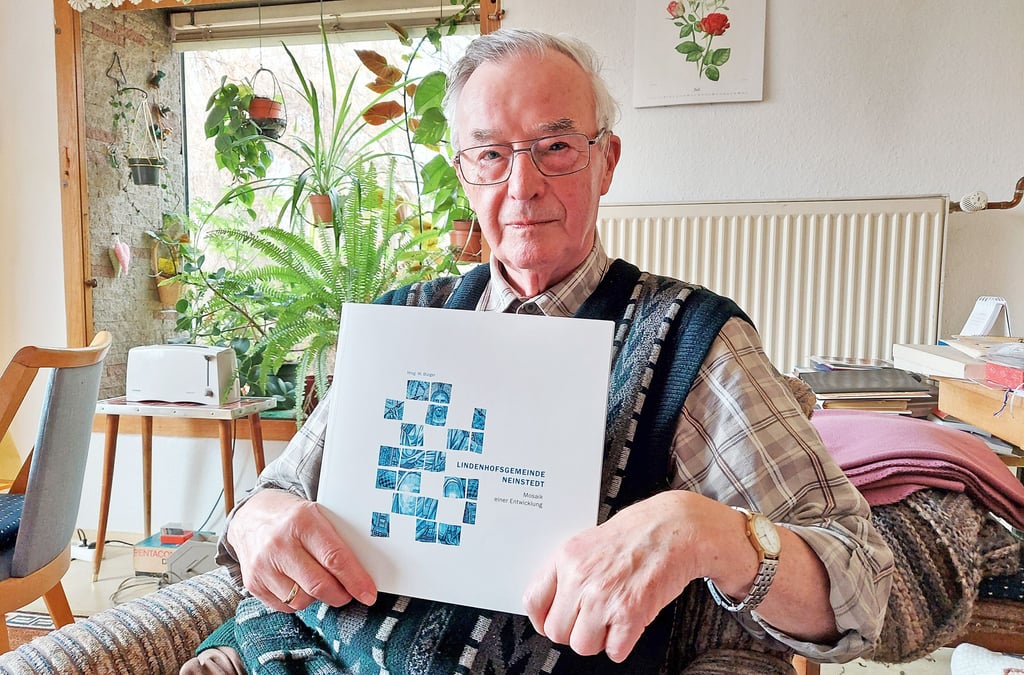 Mit seinem Buch möchte der frühere Diakon Wolfgang Bürger die Ursprünge der Neinstedter Stiftung in der Lindenhofsgemeinde in Erinnerung rufen.