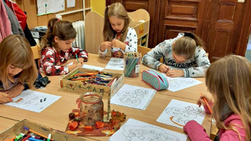 Mit viel Liebe und Leidenschaft zum Detail und einen unendlichen Anzahl an Buntstiften malten die Schülerinnen und Schüler der Grundschule Osterweddingen die Bilder für den neuen Jahreskalender 2022.
