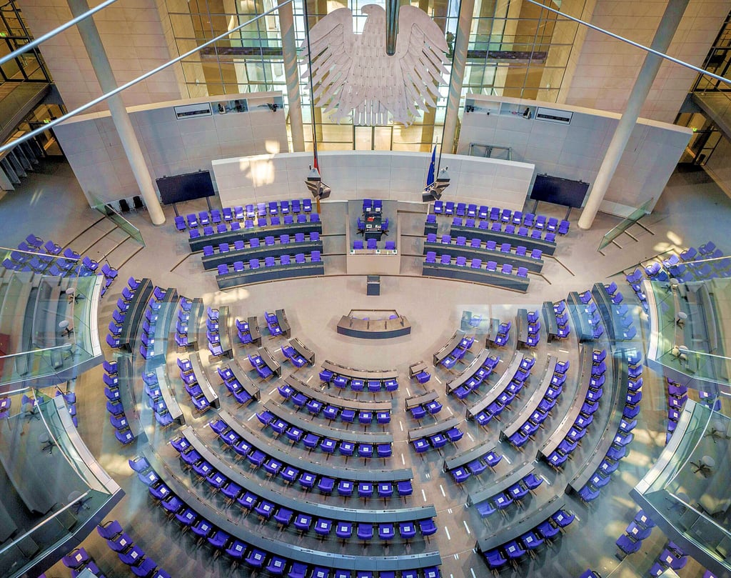 Ein Blick in den Plenarsaal im Bundestag in Berlin. Vier Abgeordnete sind dort für das Salzland vertreten. In unserer neuen Serie werden wir sie in der jüngst gestarteten Legislaturperiode beobachten.