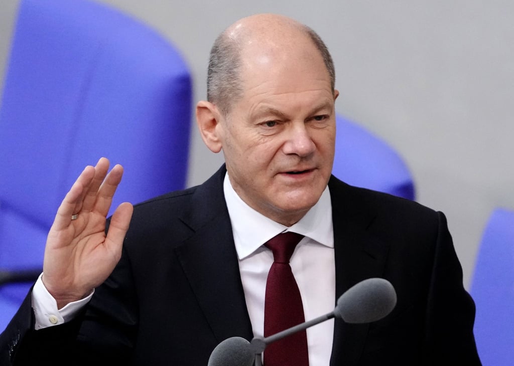 Kanzler Olaf Scholz legt den Amtseid ab. Er verzichtet auf die Formel „So wahr mir Gott helfe“.