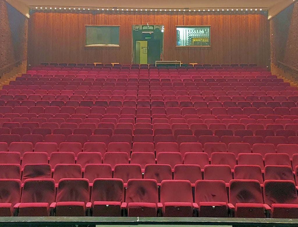 Das Große Haus Halberstadt ist verwaist. Die Vorweihnachtszeit und der Jahreswchsel bescheren dem Theater eigentlich volle Säle. Nun mussten alle Aufführungen auf Grund der Corona-Pandemie abgesagt werden.