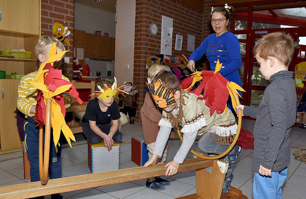 Bei der Zirkusvorstellung waren Löwen und Tiger zu erleben, die sogar durch Feuerreifen sprangen.