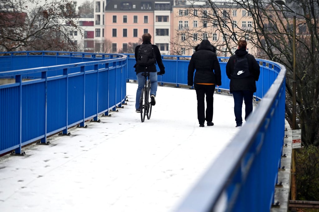 In Magdeburg bildete sich am 8. Dezember 2021 eine dünne Schneeschicht.