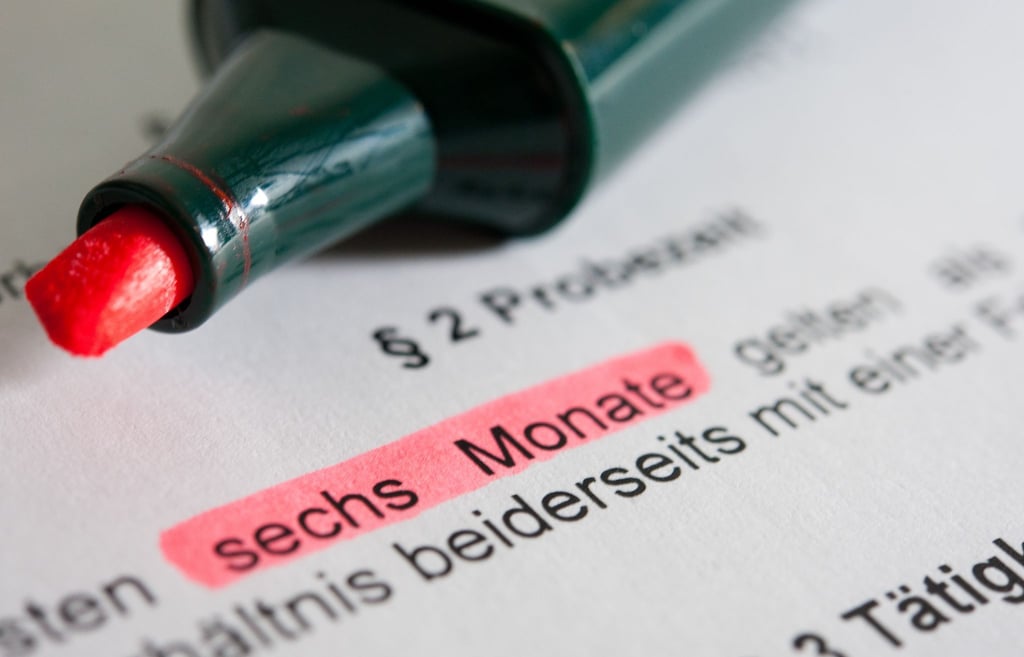 Es ist üblich, dass Arbeitgeber und Arbeitnehmer zu Beginn des Arbeitsverhältnisses eine Probezeit von sechs Monaten vereinbaren.