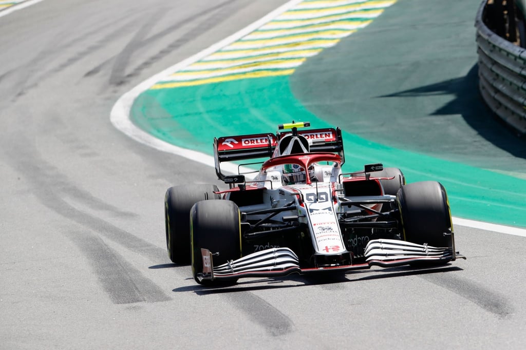 Das letzte Cockpit für 2022 wurde vergeben: Bei Alfa Romeo nimmt der Chinese Guanyu Zhou den Platz von Antonio Giovinazzi ein.