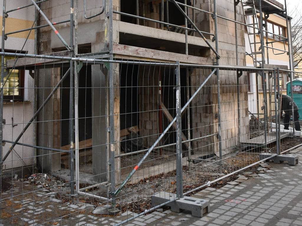 Der Eingang zum Bürgerhaus im Magdeburger Stadtteil Kannenstieg ist derzeit eine Baustelle.