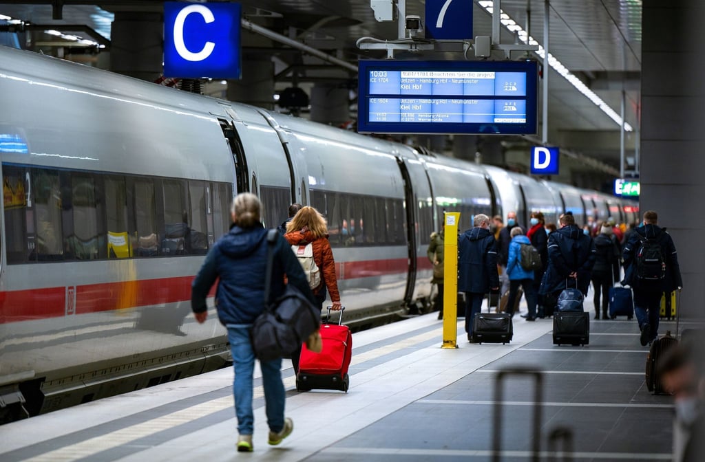Die Deutsche Bahn stockt ihr Zugangebot zur Weihnachtszeit auf.