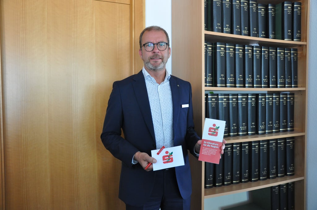 Der Vorstandsvorsitzende der Salzlandsparkasse, Hans-Michael Strube, erklärt im Kurgespräch die Gründe für die verkürzten Öffnungszeiten
