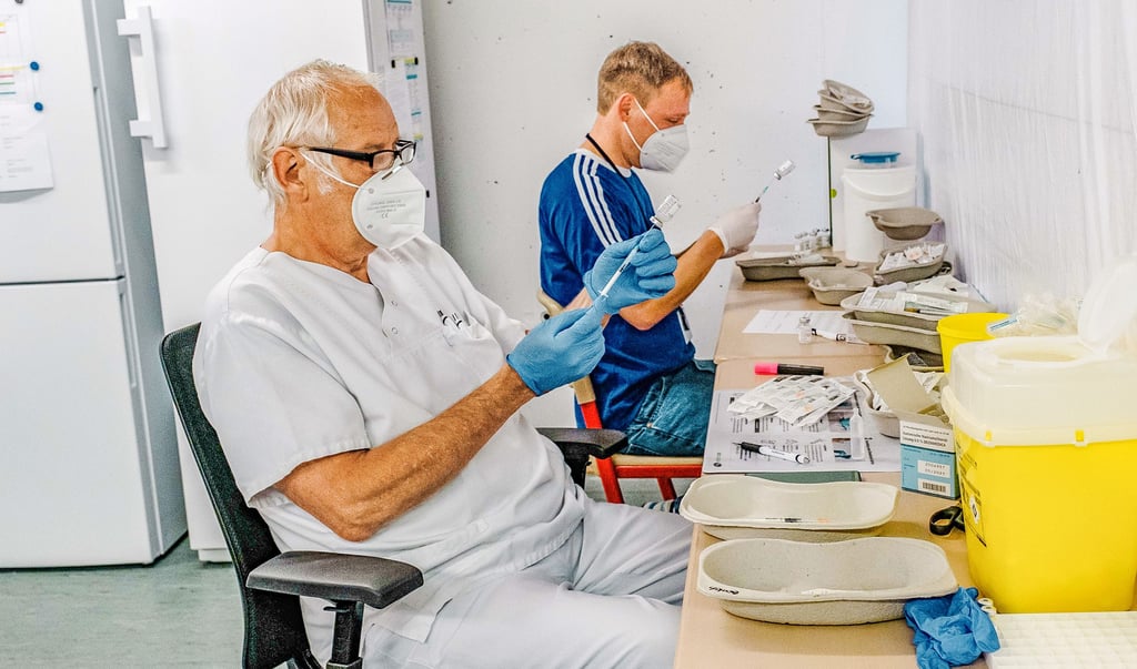 Nicht nur im Wittenberger Impfzentrum werden an diesem Wochenende Spritzen für die Corona-Impfung aufgezogen. In Hausarztpraxen gibt es einen Aktionstag. 5000 Dosen sollen verimpft werden.