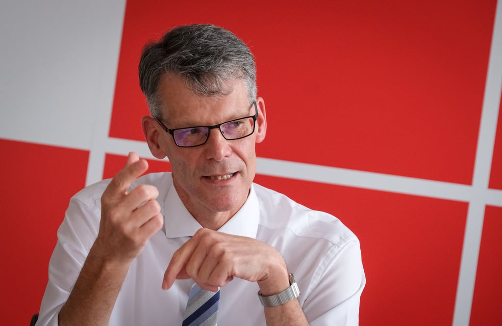 Halles Bürgermeister Egbert Geier (SPD) spricht von einem genehmigungsfähigen Haushalt und erinnert die Stadträte an ihre Verwantwortung gegenüber den Bürgern.
