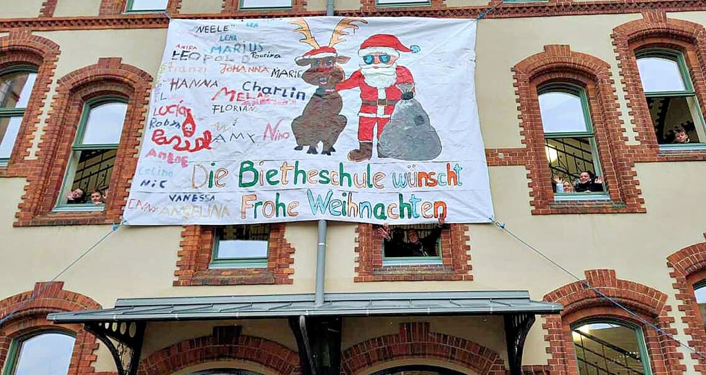 Größtes Weihnachtsbild Biethe Schule