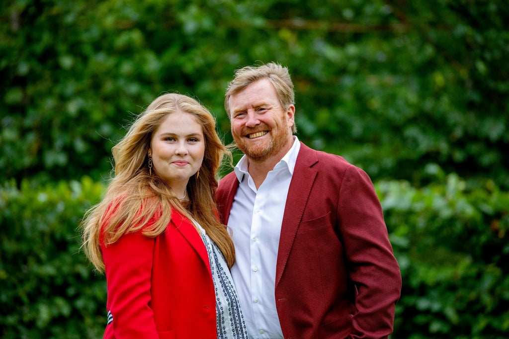 König Willem-Alexander und Prinzessin Amalia der Niederlande bei einem Fototermin der Königsfamilie im Huis ten Bosch Palast.