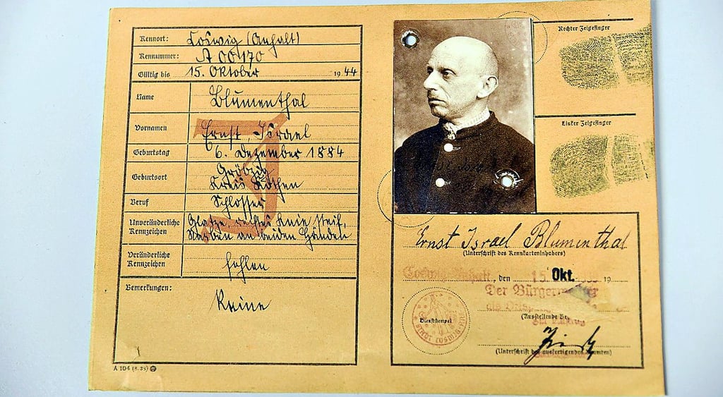 Kennkarte von Ernst, einem Sohn von Hirsch Wolf Blumenthal.