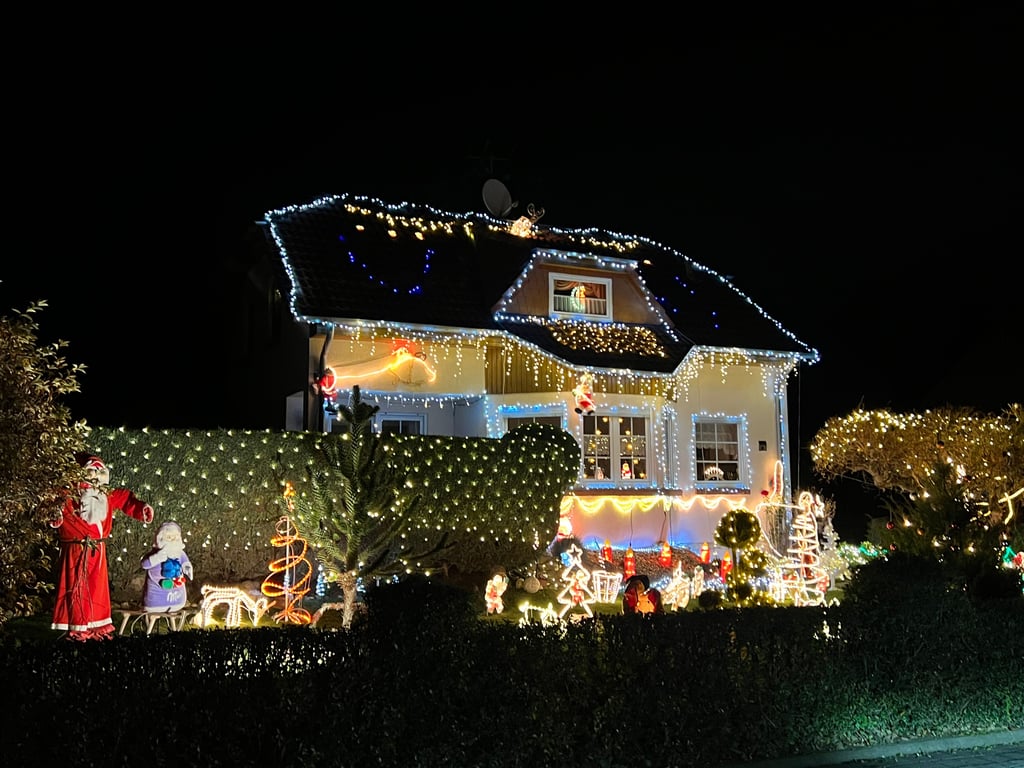 In Hecklingen ist derzeit ein Weihnachtswunderhaus zu bestaunen. Ob hier auch das echte Christkind wohnt?