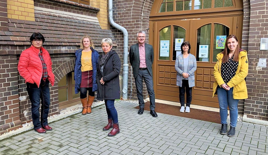 Gruppenbild mit Herr: Das Team des Bildungszentrums Lindenfeld, das sich um Verwaltung und Organisation kümmert.