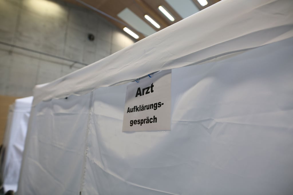 Viele Eltern suchen wohl in den nächsten Tagen das Aufklärungsgespräch mit dem Artzt. Soll der Nachwuchs gegen Corona geimpft werden?