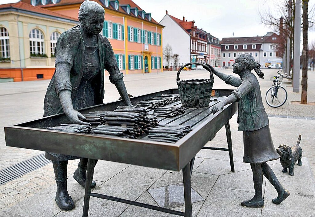 Der Osterburger Ortsrat möchte ein Spargeldenkmal in der Biesestadt, Schwetzingen in Baden-Württemberg hat schon eines. Wie das Osterburger Denkmal aussehen wird, ist noch offen.