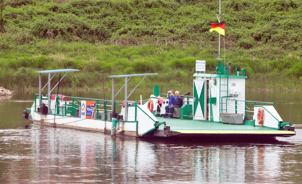 Eine Gierfähre setzt von März bis November vom Magdeburger Stadtteil Westerhüsen zur den Feldfluren von Randau-Calenberge über. Die Grünen im Stadtrat meinen, dass sich mit dem historischen Kleinod touristisch Staat machen ließe.