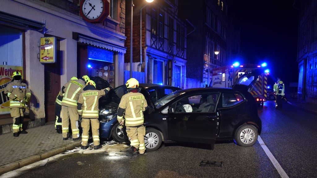 Ein junger Autofahrer unter Alkohol- und Drogeneinfluss verursachte in Blankenburg einen schweren Unfall.
