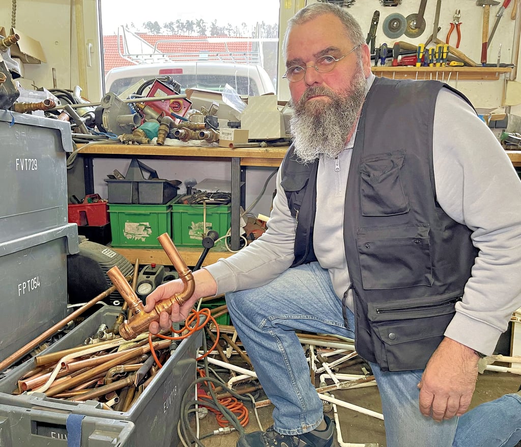 Sanitärfachmann Jürgen Randolff aus Wernigerode ist ebenfalls Opfer von Kupferdieben geworden. Ihn hatten flüchtende Täter 150 Meter auf der Motorhaube mit einem Transporter mitgeschleift.