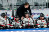 Musste bei den Ice Tigers in Nürnberg auf Spieler verzichten: Haie-Trainer Uwe Krupp spricht mit Spielern.