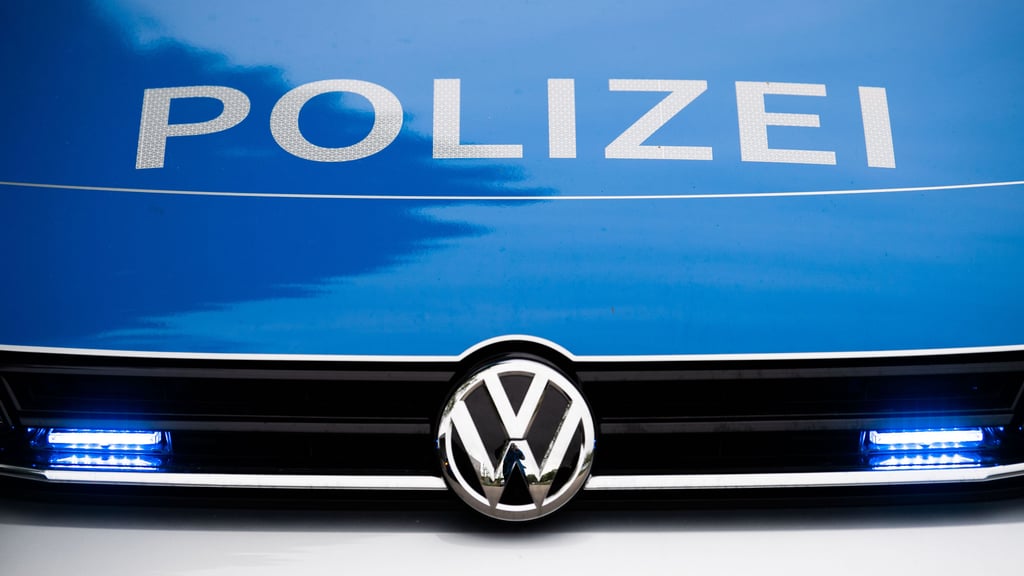 Die Polizei ermittelt nach einem Autodiebstahl in Schönebeck.