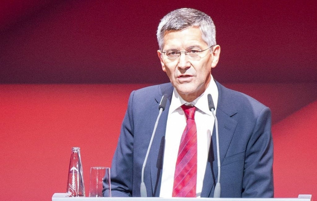 Auch Herbert Hainer spricht sich für eine nachträgliche Vergabe des Goldenen Balls für die Saison 2020 an Robert Lewandowski aus.