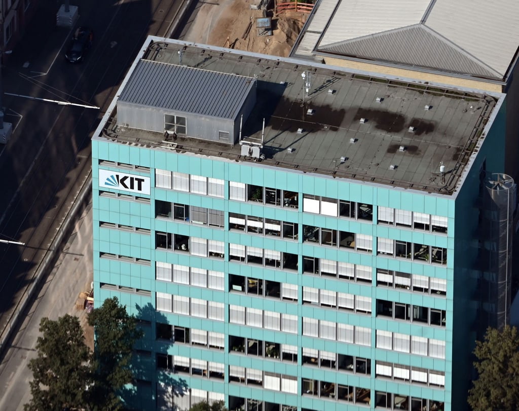 Bevor die neue Regierung wie angekündigt dauerhaft digitale Hauptversammlungen ermöglicht, müssen aus Sicht einer IT-Sicherheitsexpertin vom KIT wichtige Fragen geklärt werden.