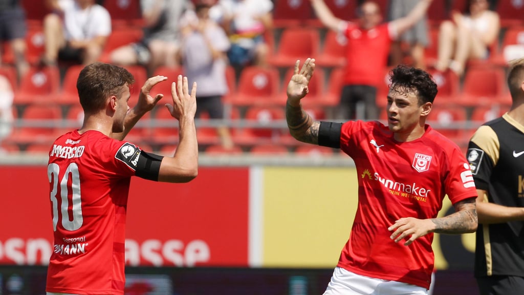 Ohne die Kreativspieler Tom Zimmerschied (l.) und Aaron Herzog (r.) hat der Hallesche FC große Probleme im Spiel nach vorne.
