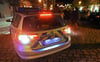 Der Demonstrationszug durch Aschersleben wurde von zwei Polizeifahrzeugen abgesichert.