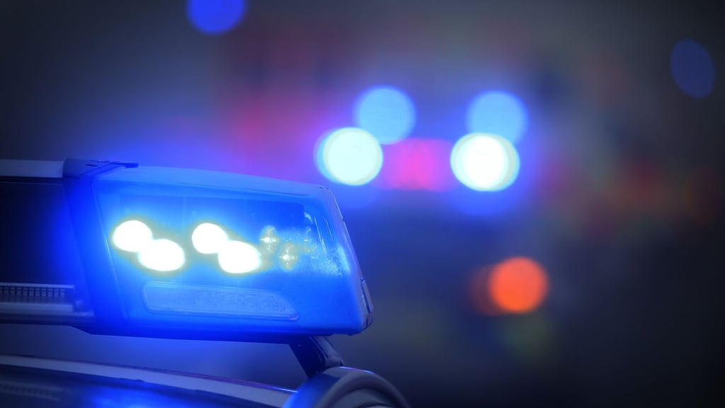 In Leipzig kollidierten am Sonntag ein Taxi und ein Fußgänger.