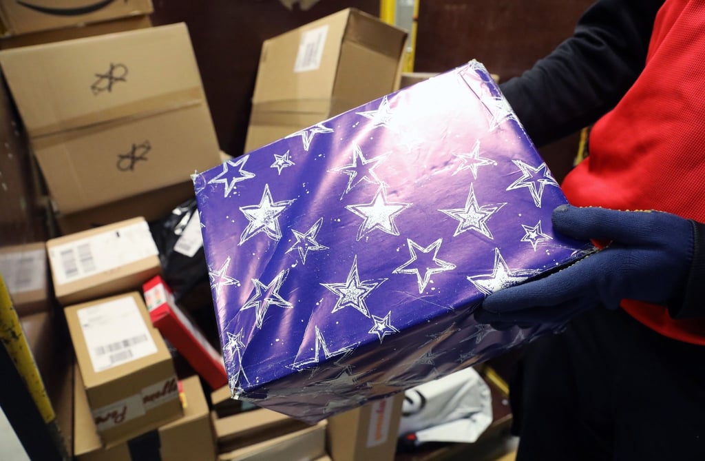 Auch in diesem Jahr werden zu Weihnachten wieder eine Menge Pakete verschickt. Präsente sollten daher besser rechtzeitig auf den Weg gebracht werden.