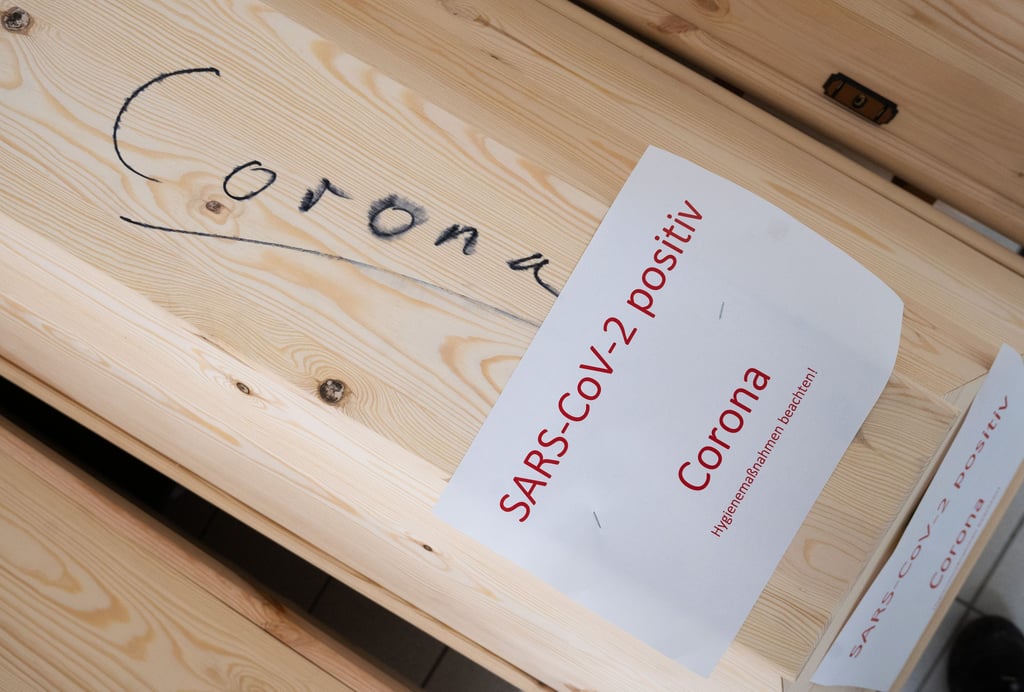Tod durch Corona: Die Pandemie treibt die Zahl der Verstorbenen in Sachsen-Anhalt deutlich nach oben.