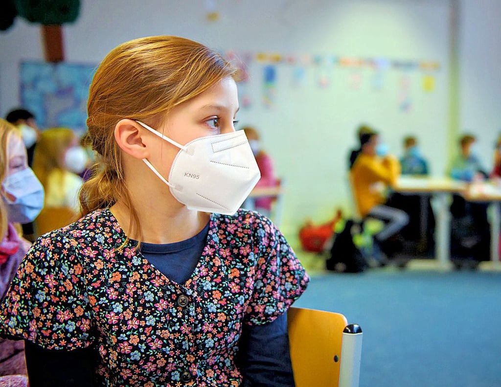 In Sachsen-Anhalt gilt in allen Schulformen derzeit eine Maskenpflicht im Unterricht, für Schüler und Lehrer.