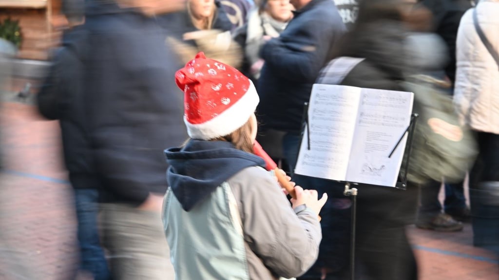 In der deutschen Hitparade sind passend zur Jahreszeit wieder viele Weihnachts-Klassiker vertreten.