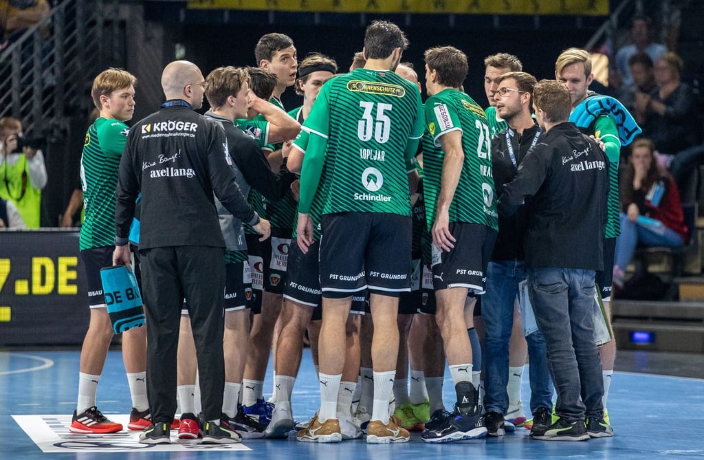 Nach mehreren Corona-Fällen bei den Füchsen Berlin ist auch die nächste Partie des Handball-Bundesligisten abgesagt worden.