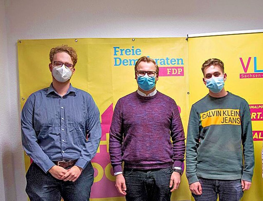 Tim Kehrwieder, Konstantin Pott und Phillipp Stavenow (vl.l.) haben am Donnerstag einen Kreisverband der Jungen Liberalen in Dessau gegründet.