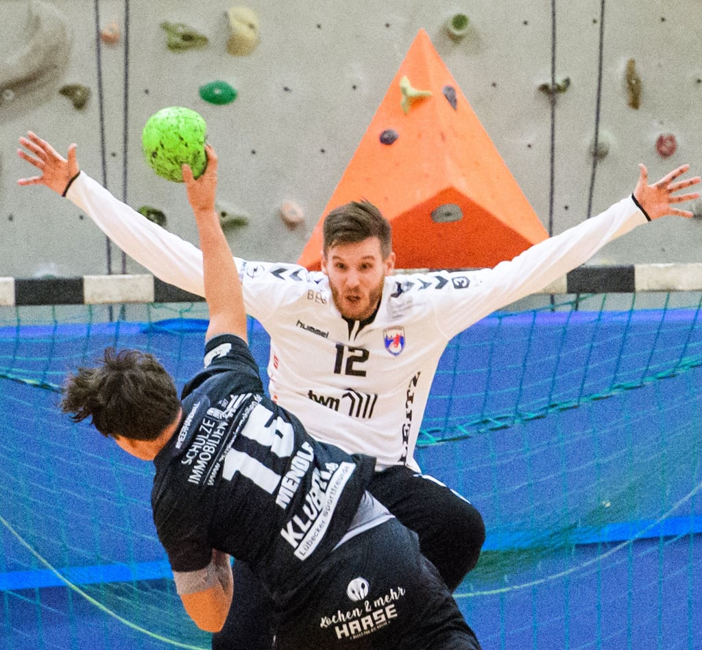 Hendrik Halfmann, hier in einem früheren Spiel, hat am Samstagabend in der zweiten Halbzeit des Duells mit Burgdorf II seinen Kasten regelrecht vernagelt.