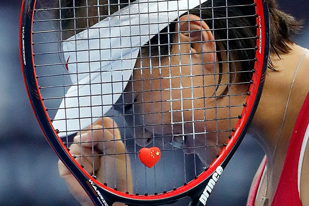 Die chinesische Tennisspielerin Peng Shuai hat Anfang November im sozialen Netzwerk Weibo Vorwürfe wegen eines sexuellen Übergriffs durch einen chinesischen Spitzenpolitiker veröffentlicht.