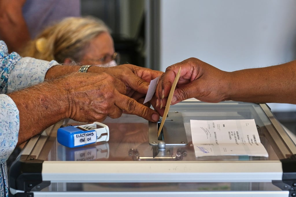 Stimmabgabe in einem Wahllokal in Noumea.