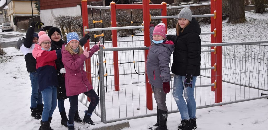 Die Kinder haben nun wieder ein großes Klettergerüst im Goethepark in Elbingerode. Foto: