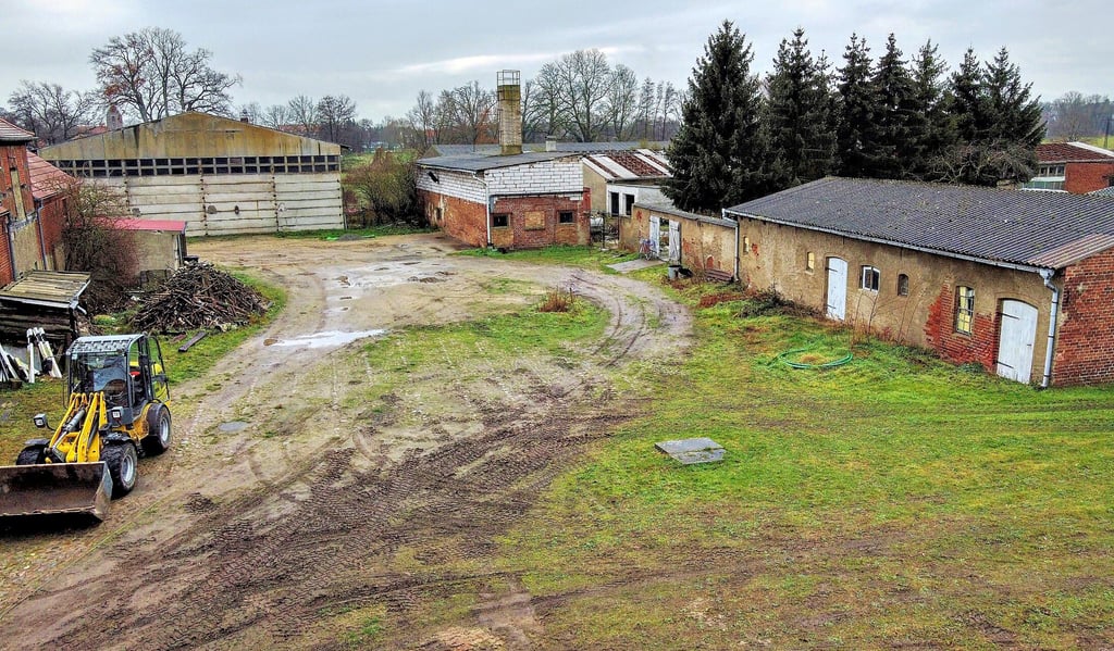 Auf dem Grundstück einer längst abgerissenen Gaststätte in Groß Rossau soll das Gerätehaus seinen Standort haben. Nicht weit entfernt befindet sich das Dorfgemeinschaftshaus, das von den Brandbekämpfern für Versammlungen genutzt werden soll.