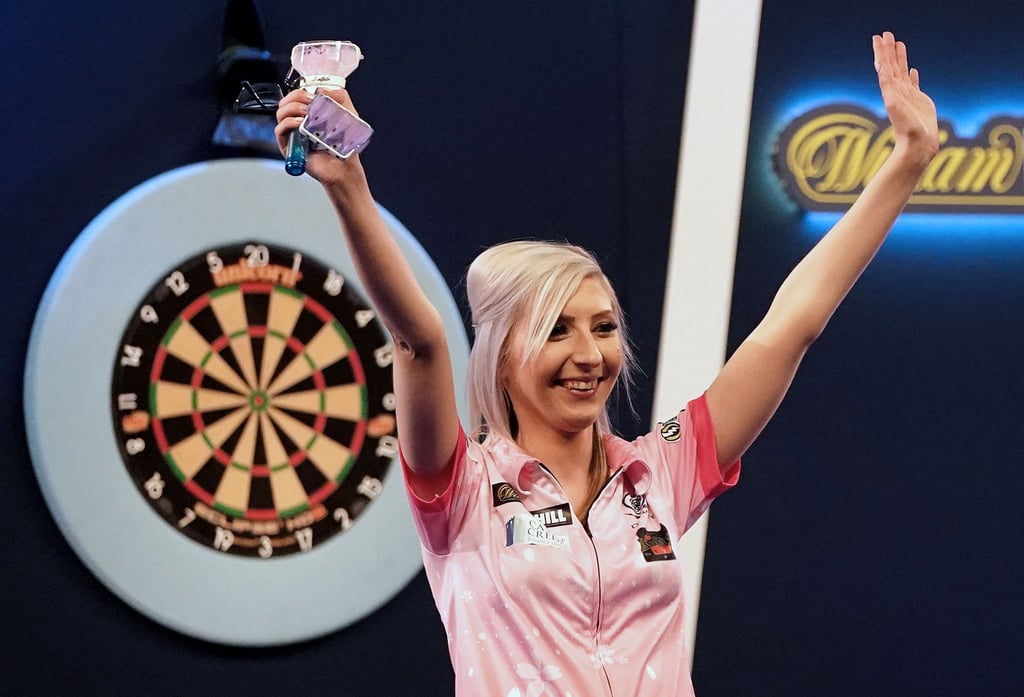 Darts-Spielerin Fallon Sherrock.