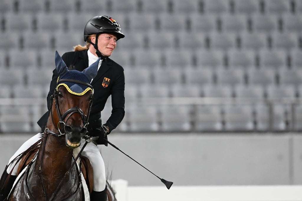 Fünfkämpferin Annika Schleu auf dem ihr zugelosten Pferd in Tokio.